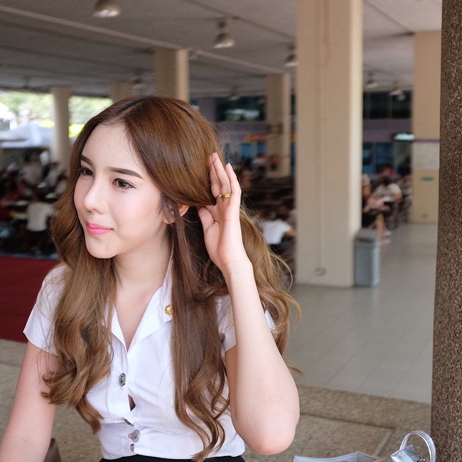 ve dep kho cuong cua nhung bong hong chuyen gioi trong dot tuyen nghia vu quan su thai lan