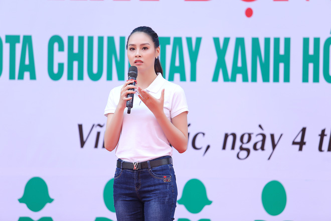 hoa hau bien thuy trang mac gian di nhung van duoc ham mo