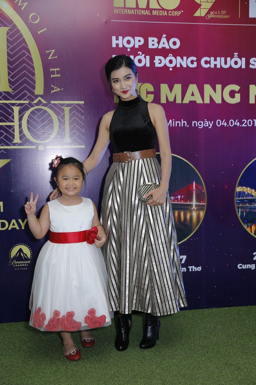 dien vien kim tuyen xinh dep khi di su kien