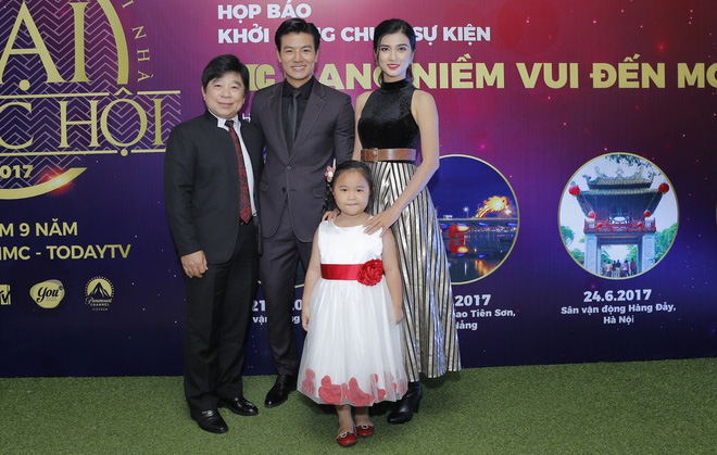 dien vien kim tuyen xinh dep khi di su kien