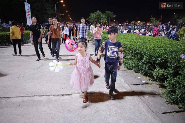 va vat ngu dem ngoai troi cho toi gio khai mac gio to hung vuong