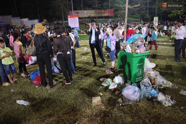 va vat ngu dem ngoai troi cho toi gio khai mac gio to hung vuong