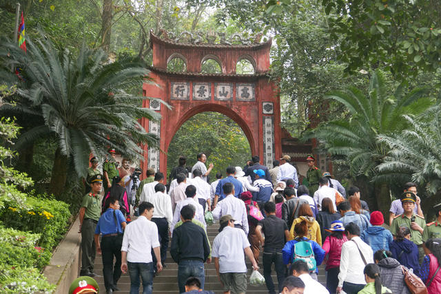 chu tich nuoc cung lanh dao dang nha nuoc dang huong tuong niem cac vua hung