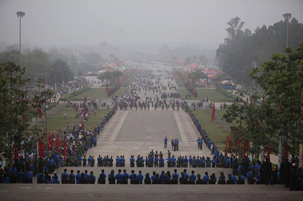 chu tich nuoc cung lanh dao dang nha nuoc dang huong tuong niem cac vua hung