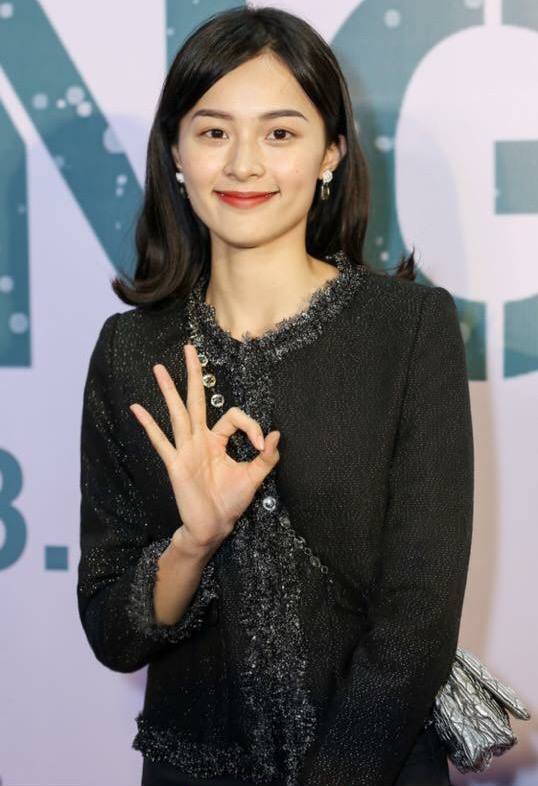 ban gai cuong dola ha vi va cau chuyen quyen duoc xau