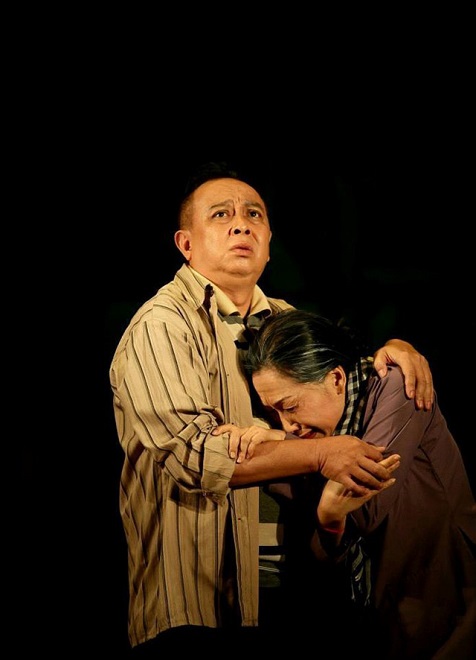 nguoi phu nu phia sau thanh cong cua ong chu tich hoi san khau tphcm