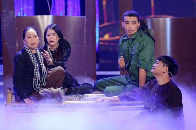 nguoi phu nu phia sau thanh cong cua ong chu tich hoi san khau tphcm