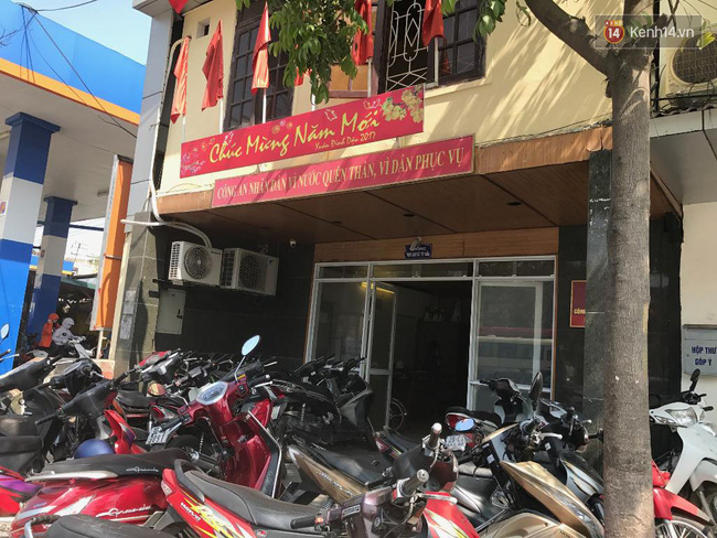 ha noi dang cho ban gai tren pho trang tien nam thanh nien bi 2 doi tuong di xe sh chem phai nhap vien
