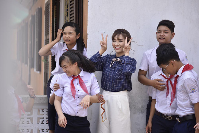 khong phai phuong linh ha anh tuan sanh doi cung my nhan moi cua lang nhac