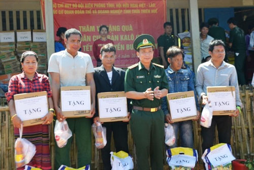 hoi huu nghi viet lao tinh thua thien hue vui tet co truyen cung nhan dan nuoc ban lao