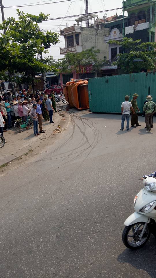 su xuat hien cua nguoi phu nu gay buc xuc trong vu tai nan o nam dinh