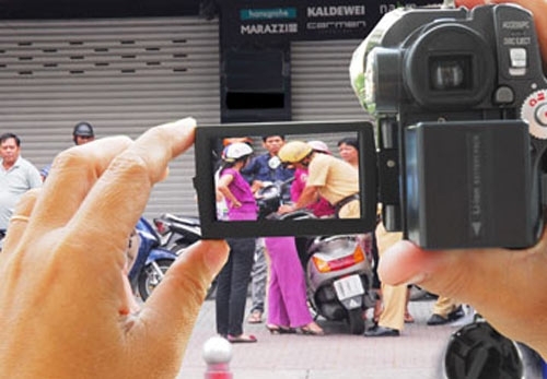 cam nguy trang ghi am ghi hinh han che vai tro cua bao chi