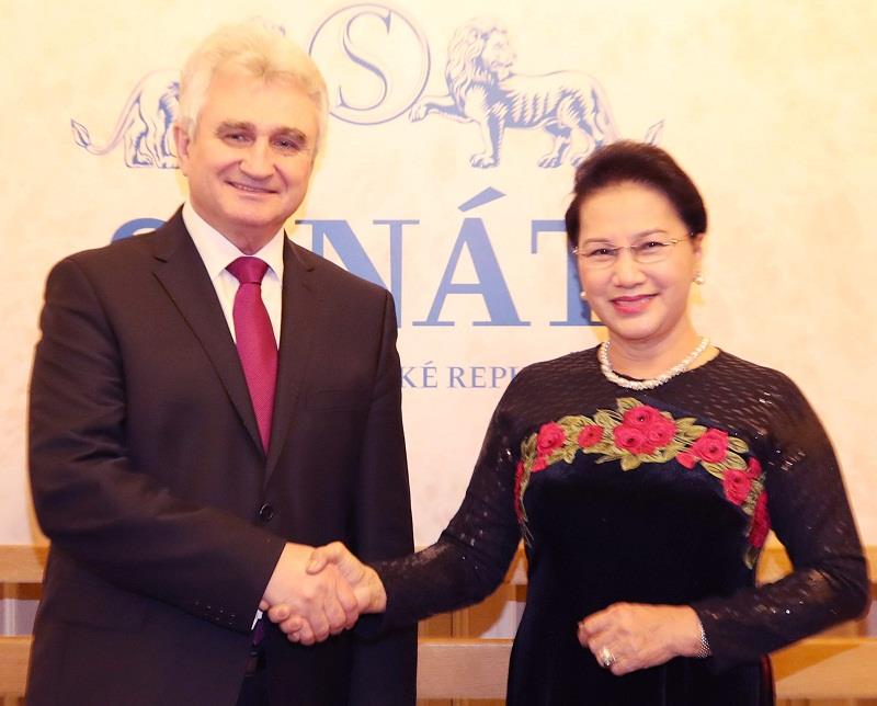 chu tich quoc hoi nguyen thi kim ngan hoi kien lanh dao cao cap cong hoa sec
