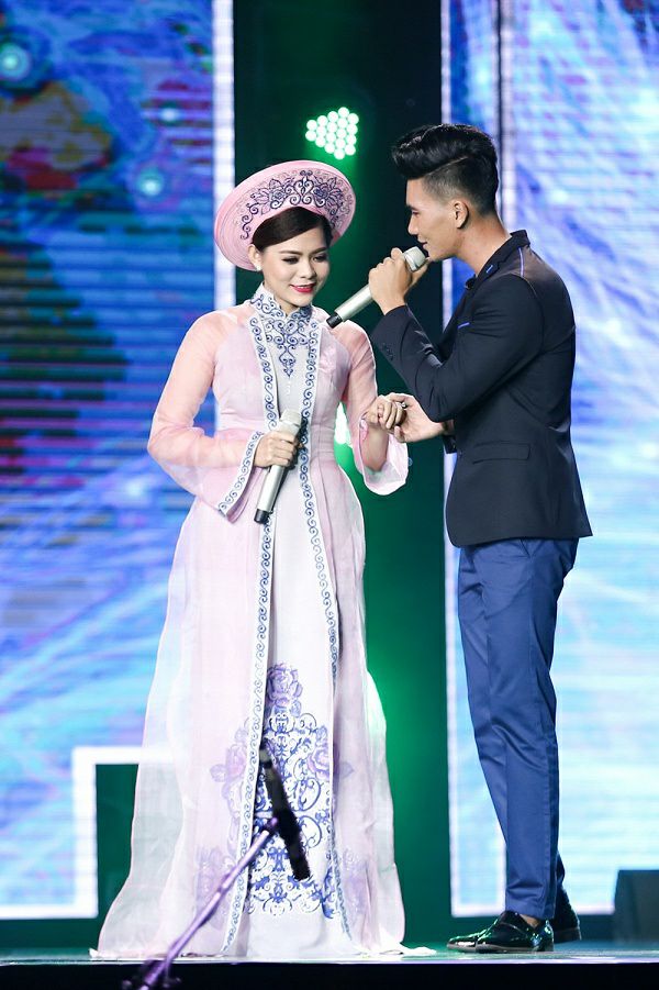 quang le khoc khi phai loai 3 thi sinh than tuong bolero