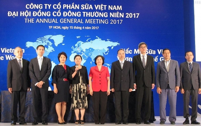 lanh dao coteccons dat chan vao hdqt vinamilk