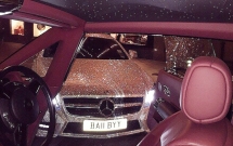 them nho dai truoc sieu xe mercedes dinh 1 trieu vien pha le lap lanh cua nu sinh nga