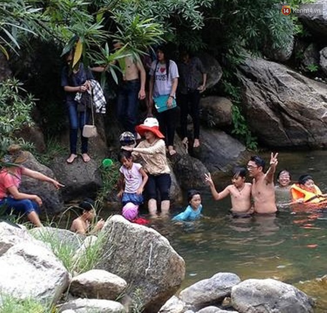 quang nam truot chan nga xuong ho sau 2 nu sinh lop 12 duoi nuoc thuong tam