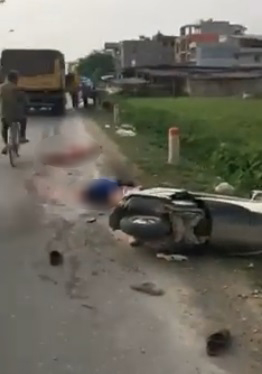 ha noi tai nan thuong tam nguoi phu nu di xe may bi xe tai can dut doi nguoi