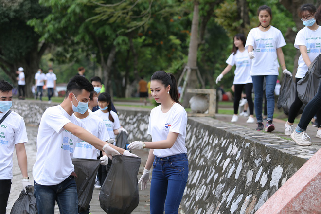 hoa hau bien pham thuy trang don rac trong cong vien