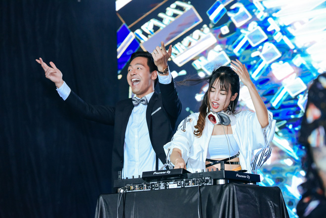 trang moon quay het minh cung mc phan anh