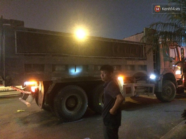 ha noi nam thanh nien chet lang om thi the ban gai bi xe tai can chet thuong tam