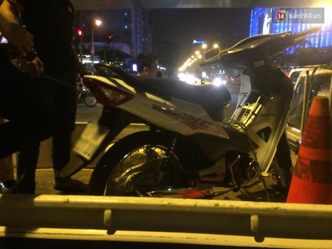 ha noi nam thanh nien chet lang om thi the ban gai bi xe tai can chet thuong tam