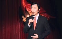 can bo ngoai giao viet lao buoc chi co tay tren dat an