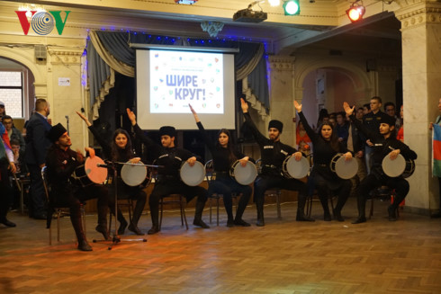 sinh vien viet nam giao luu van hoa nghe thuat dan toc tai nga