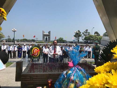 le thuong co thong nhat non song ben bo hien luong ben hai