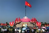 Lễ Thượng cờ “Thống nhất non sông” bên bờ Hiền Lương – Bến Hải