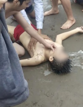 thai binh di tam bien ngay 304 mot hoc sinh lop 7 nguy kich do duoi nuoc