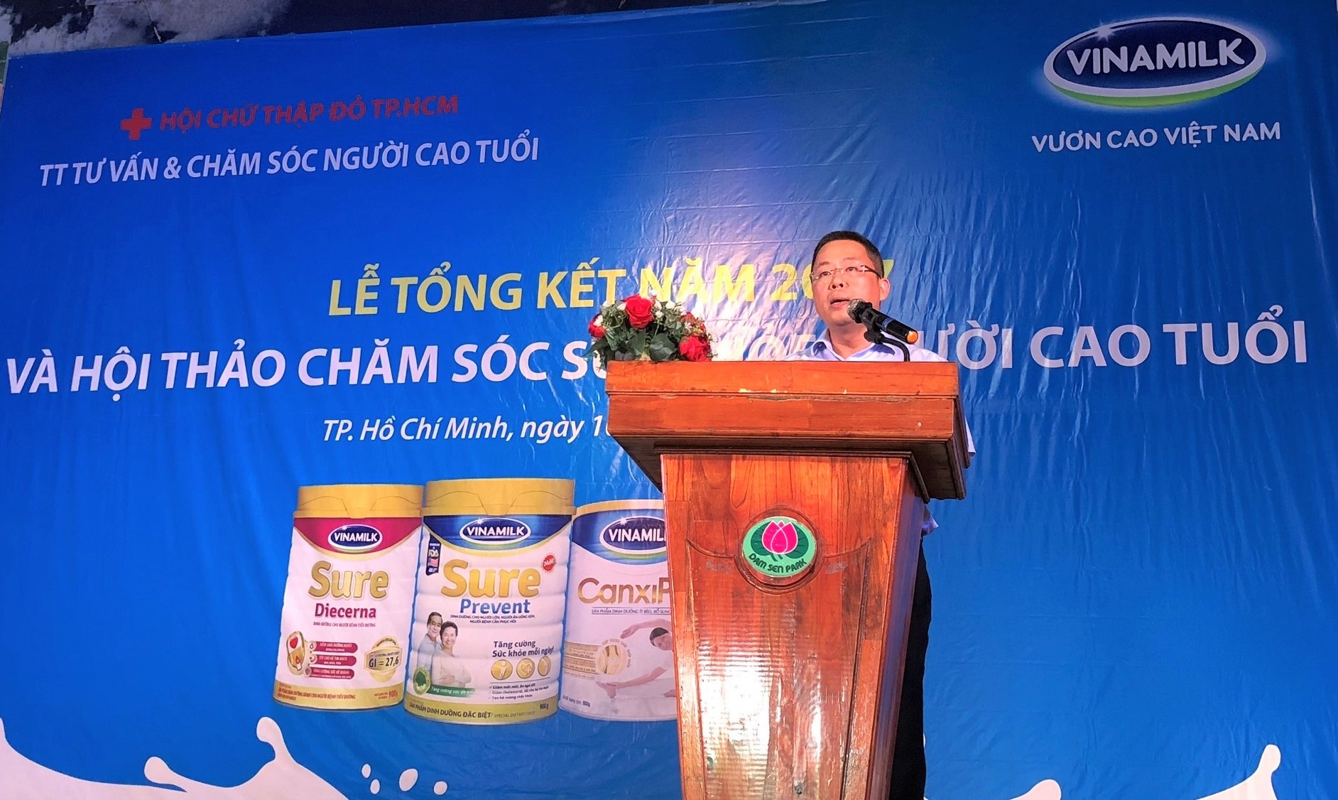 vinamilk khoi dong hanh trinh cham soc suc khoe nguoi cao tuoi nam 2018