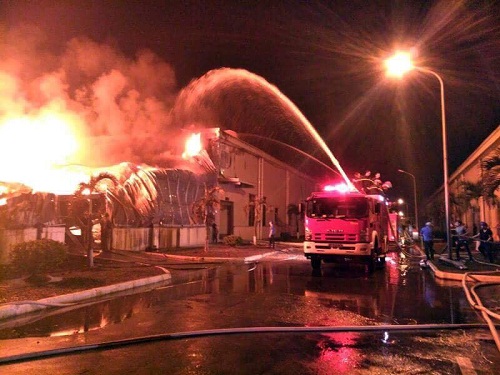 quang ninh kho soi trong khu cong nghiep hai yen boc chay trong dem