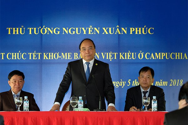 thu tuong gap go ba con viet kieu o campuchia