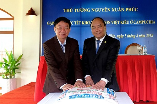 thu tuong gap go ba con viet kieu o campuchia