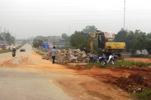 bat chap phap luat khai thac van chuyen dat trai phep tai xa phu ho