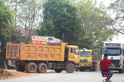 chu tich xa phu ho ngo lo hay bao che khai thac van chuyen dat trai phep