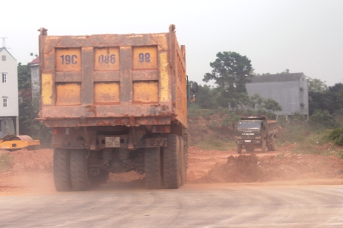 chu tich xa phu ho ngo lo hay bao che khai thac van chuyen dat trai phep