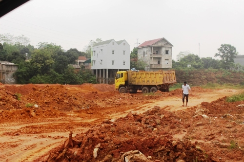 chu tich xa phu ho ngo lo hay bao che khai thac van chuyen dat trai phep