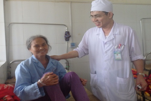 thanh hoa cuu song benh nhan dot quy nao bang phuong phap lay huyet khoi co hoc