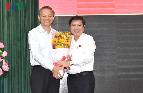 mien nhiem chuc danh pho chu tich ubnd doi voi ong le van khoa