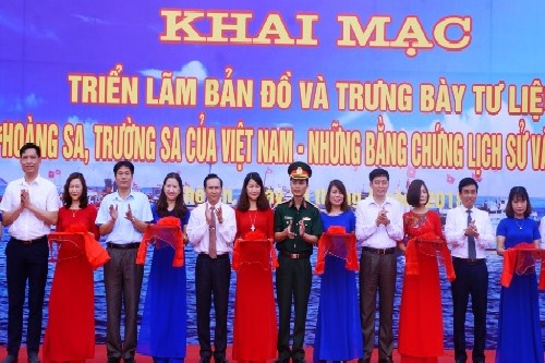 nghe an trien lam ban do va trung bay tu lieu ve hoang sa truong sa