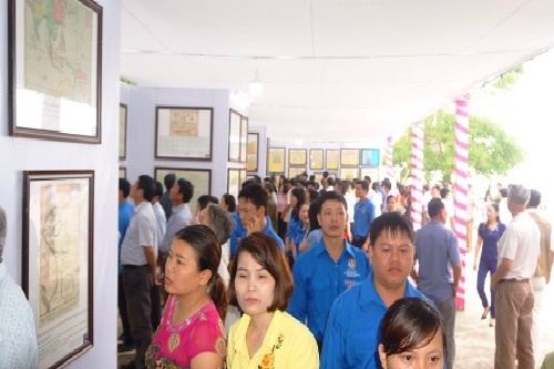 nghe an trien lam ban do va trung bay tu lieu ve hoang sa truong sa