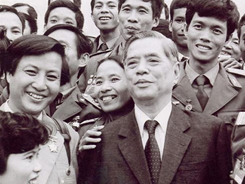 tong bi thu nguyen van linh tam guong sang ngoi ve dao duc cach mang