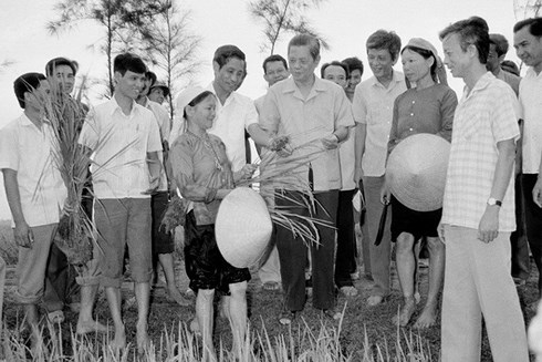 tong bi thu nguyen van linh tam guong sang ngoi ve dao duc cach mang