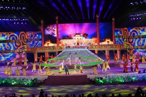 festival hue 2018 khai mac voi man nghe thuat hoanh trang
