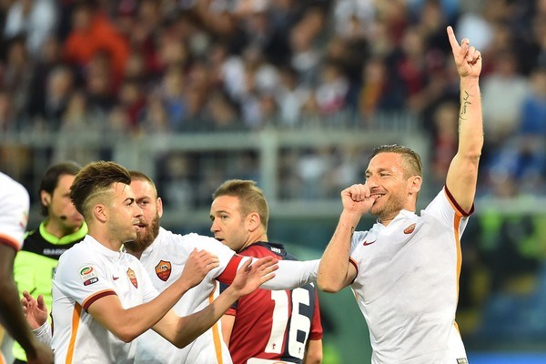totti toa sang gui thong diep danh thep den ban lanh dao as roma