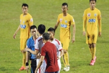 trong tai lien tuc gay kho hieu vff de nghi chan chinh