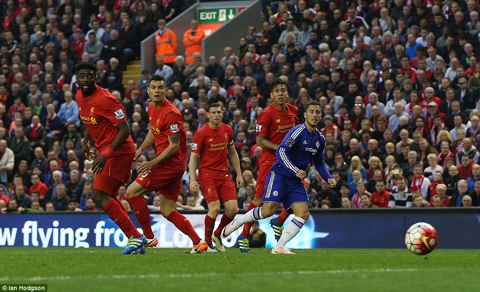 hazard lap sieu pham chelsea van bi cam chan tren san anfield