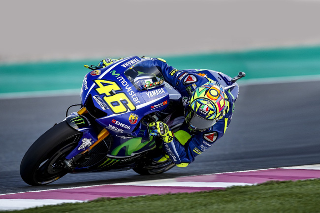 yamaha viet nam gioi thieu gian trung bay phong cach tai trien lam mo to xe may viet nam 2017